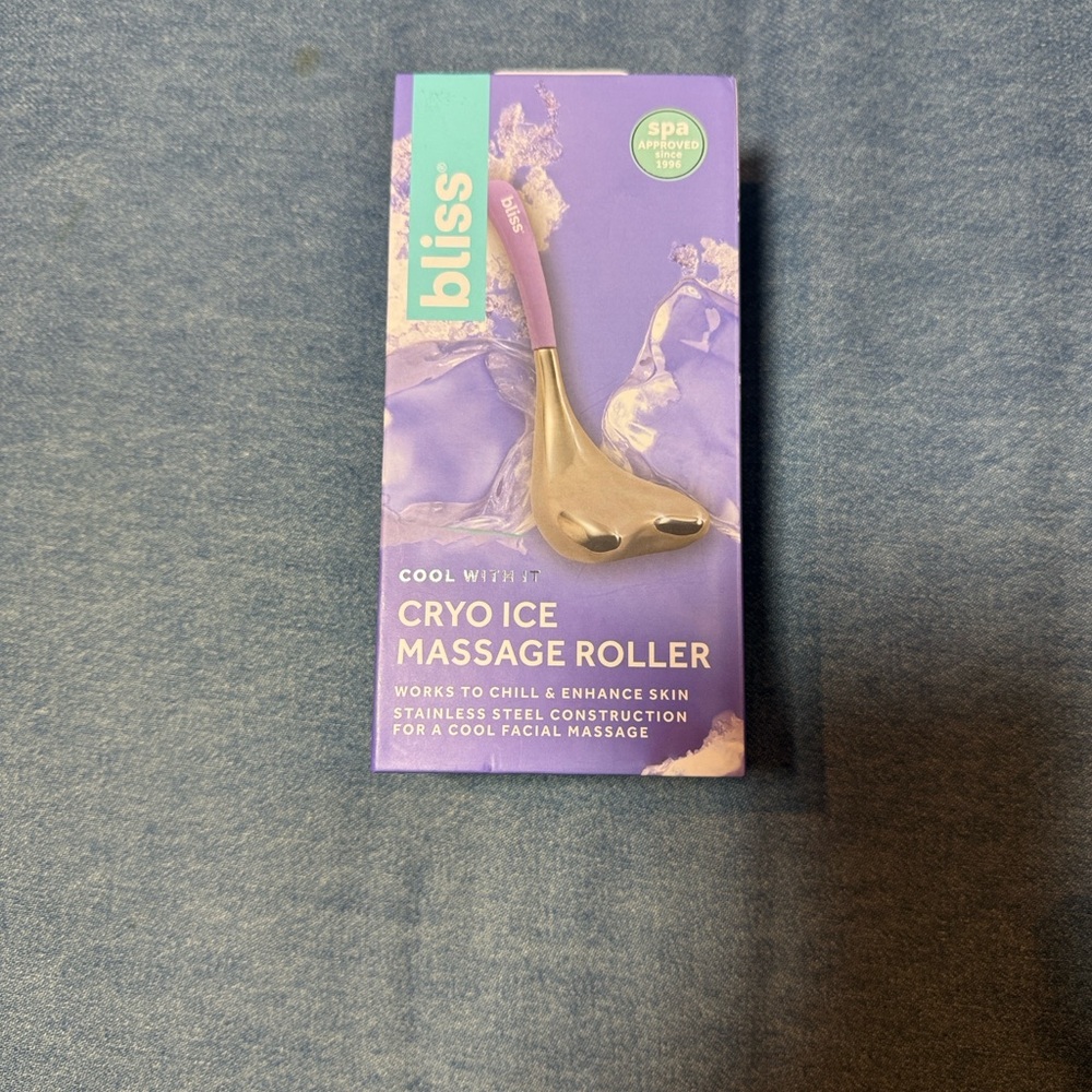 Bliss Cryo Ice Massage Roller in Purple and White